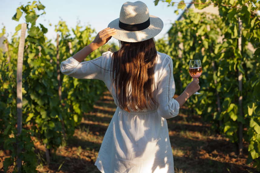 Festa della Donna: 5 vini per festeggiare l'8 marzo Festa della Donna: 5 vini per festeggiare l'8 marzo